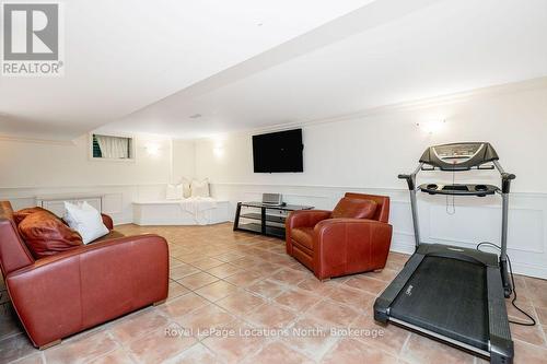 2 Mills Circle, Springwater (Midhurst), ON 