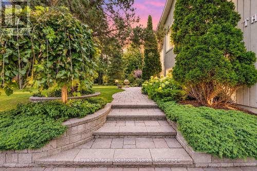 2 Mills Circle, Springwater (Midhurst), ON 