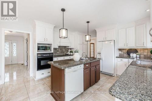 2 Mills Circle, Springwater (Midhurst), ON 