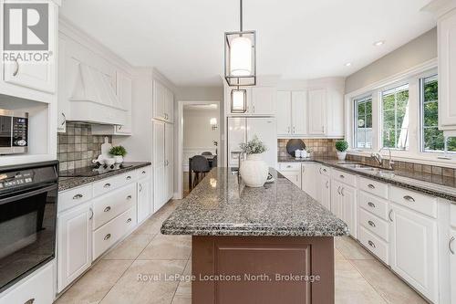 2 Mills Circle, Springwater (Midhurst), ON 