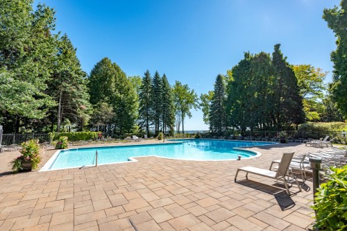 Pool - 1603-90 Rue Berlioz, Montréal (Verdun/Île-Des-Soeurs), QC 