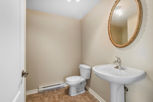 Powder room - 69 Rue Beaudin, Saint-Rémi, QC 