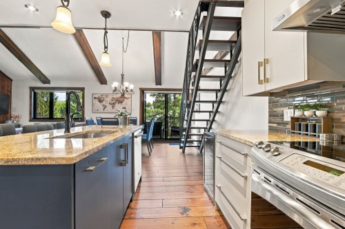 Kitchen - 26-121 Av. Hochar, Saint-Sauveur, QC 