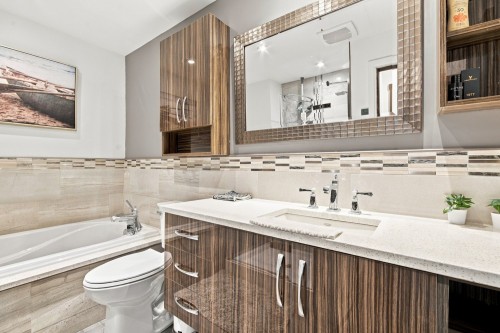 Bathroom - 26-121 Av. Hochar, Saint-Sauveur, QC 