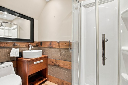 Bathroom - 26-121 Av. Hochar, Saint-Sauveur, QC 