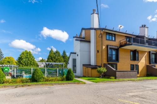 Back of Structure - 26-121 Av. Hochar, Saint-Sauveur, QC 