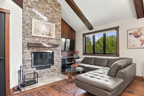 Living Room - 26-121 Av. Hochar, Saint-Sauveur, QC 
