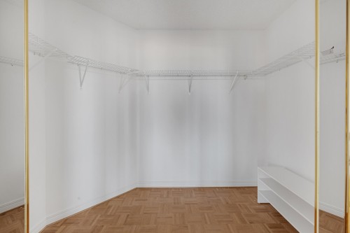Closet - 902-795 Rue Muir, Montréal (Saint-Laurent), QC 