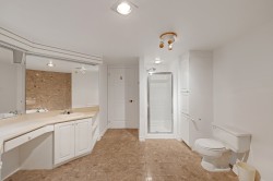 Salle de bains attenante à la CCP - 