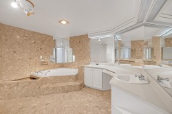 Salle de bains attenante à la CCP - 