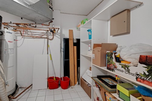 Storage - 902-795 Rue Muir, Montréal (Saint-Laurent), QC 