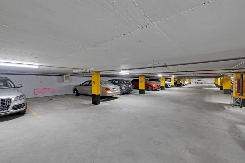 Garage - 902-795 Rue Muir, Montréal (Saint-Laurent), QC 