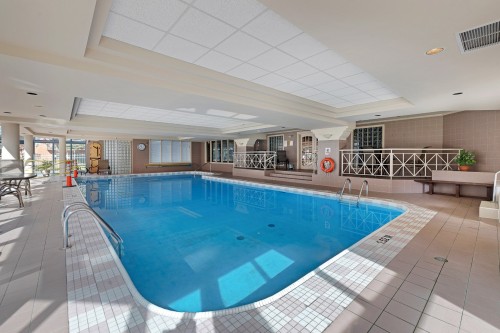 Pool - 902-795 Rue Muir, Montréal (Saint-Laurent), QC 