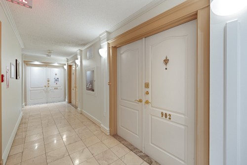 Passageway - 902-795 Rue Muir, Montréal (Saint-Laurent), QC 