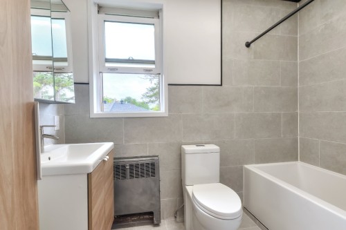 Bathroom - 4770 Av. St-Ignatius, Montréal (Côte-Des-Neiges/Notre-Dame-De-Grâce), QC 