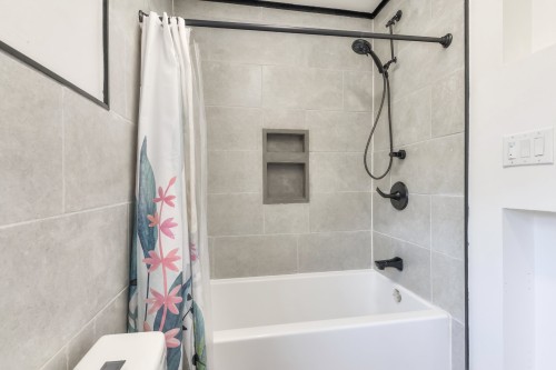 Bathroom - 4770 Av. St-Ignatius, Montréal (Côte-Des-Neiges/Notre-Dame-De-Grâce), QC 