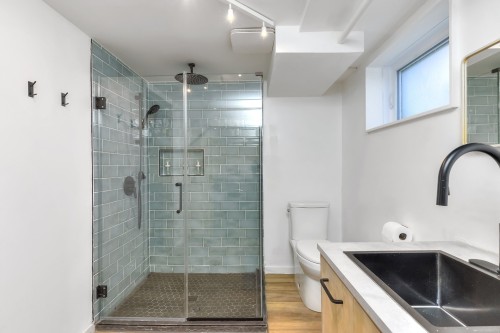 Bathroom - 4770 Av. St-Ignatius, Montréal (Côte-Des-Neiges/Notre-Dame-De-Grâce), QC 