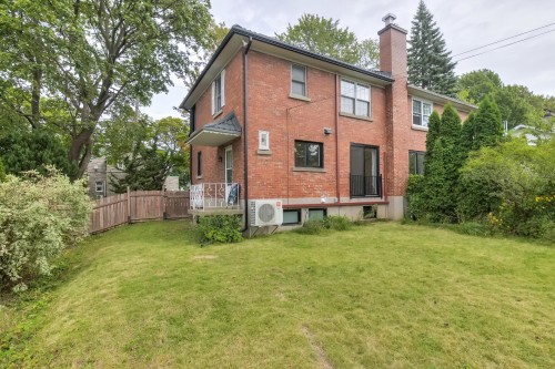 Courtyard - 4770 Av. St-Ignatius, Montréal (Côte-Des-Neiges/Notre-Dame-De-Grâce), QC 