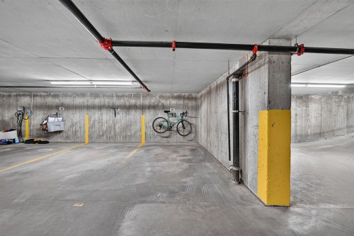 Garage - 504-1005 Rue Des Francs-Bourgeois, Boisbriand, QC 