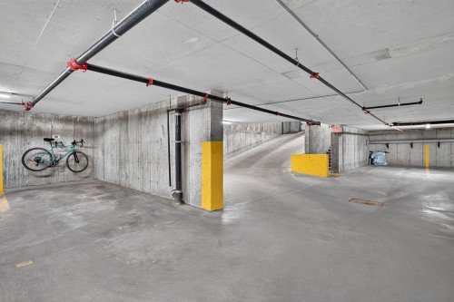 Garage - 504-1005 Rue Des Francs-Bourgeois, Boisbriand, QC 