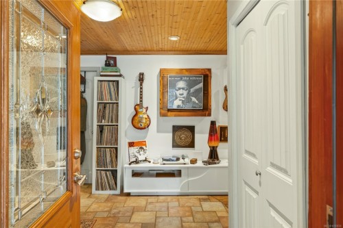 9025 Gilgan St, Honeymoon Bay, BC 