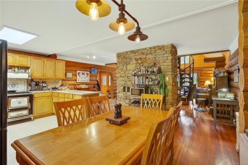 9025 Gilgan St, Honeymoon Bay, BC 