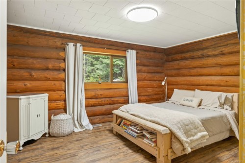 9025 Gilgan St, Honeymoon Bay, BC 