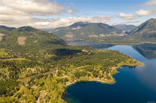 9025 Gilgan St, Honeymoon Bay, BC 