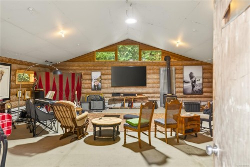 9025 Gilgan St, Honeymoon Bay, BC 