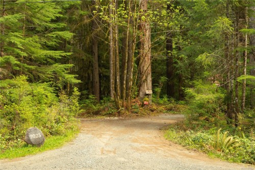 9025 Gilgan St, Honeymoon Bay, BC 