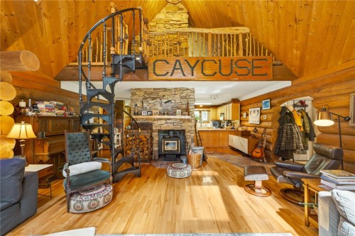 9025 Gilgan St, Honeymoon Bay, BC 