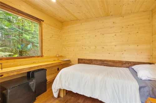 9025 Gilgan St, Honeymoon Bay, BC 