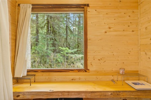 9025 Gilgan St, Honeymoon Bay, BC 