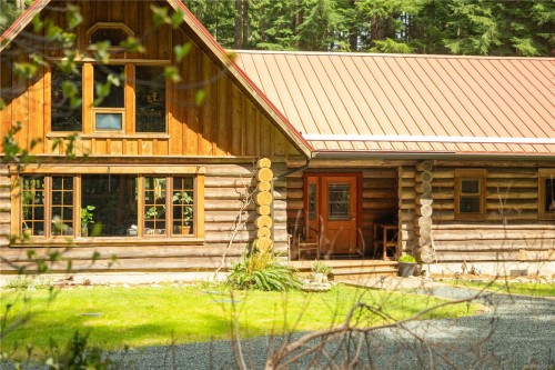9025 Gilgan St, Honeymoon Bay, BC 
