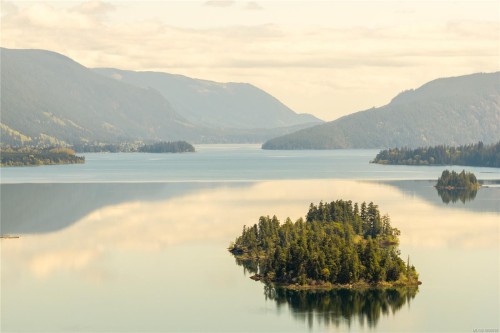9025 Gilgan St, Honeymoon Bay, BC 