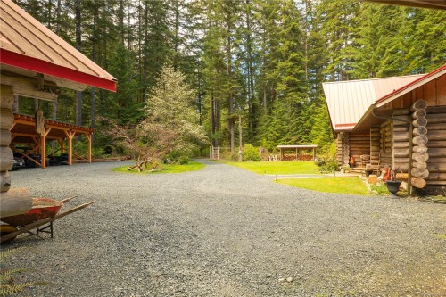 9025 Gilgan St, Honeymoon Bay, BC 