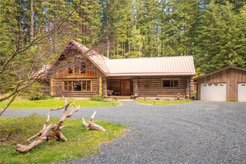 9025 Gilgan St, Honeymoon Bay, BC 