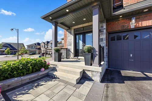 52 Hackett Street, East Gwillimbury, ON 