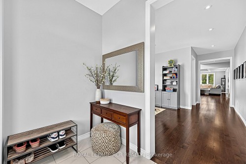 52 Hackett Street, East Gwillimbury, ON 