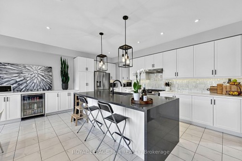 52 Hackett Street, East Gwillimbury, ON 