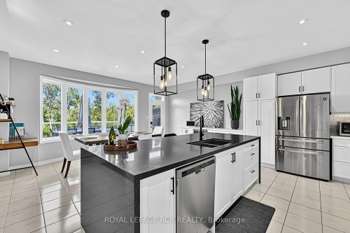 52 Hackett Street, East Gwillimbury, ON 