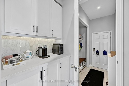 52 Hackett Street, East Gwillimbury, ON 