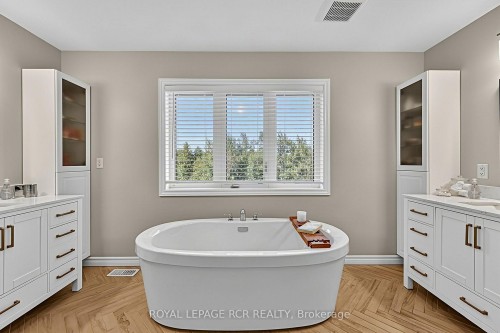 52 Hackett Street, East Gwillimbury, ON 