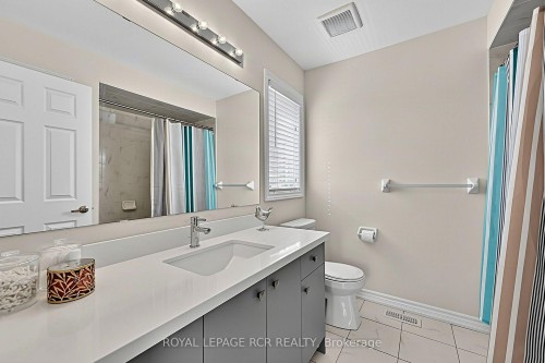 52 Hackett Street, East Gwillimbury, ON 