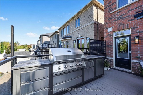 52 Hackett Street, East Gwillimbury, ON 