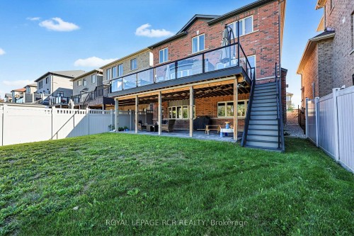 52 Hackett Street, East Gwillimbury, ON 