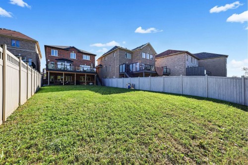 52 Hackett Street, East Gwillimbury, ON 