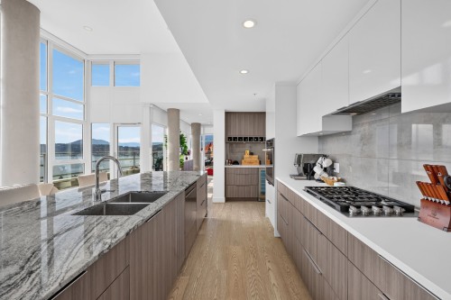 2101-1151 Sunset Drive, Kelowna, BC 