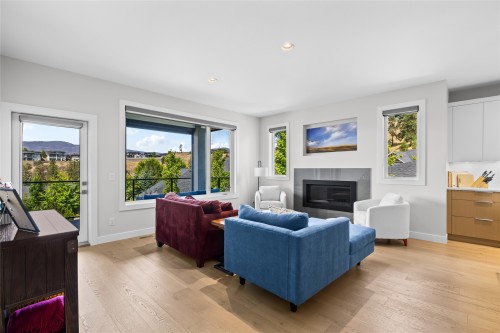 6-1349 Rocky Point Drive, Kelowna, BC 