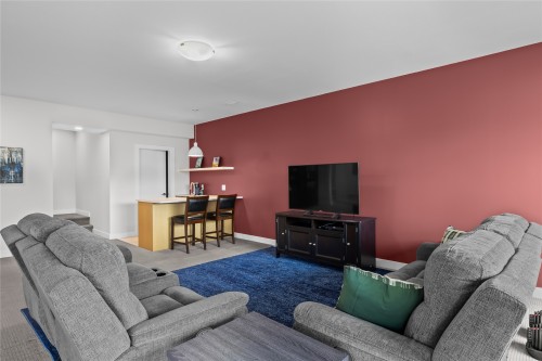 6-1349 Rocky Point Drive, Kelowna, BC 